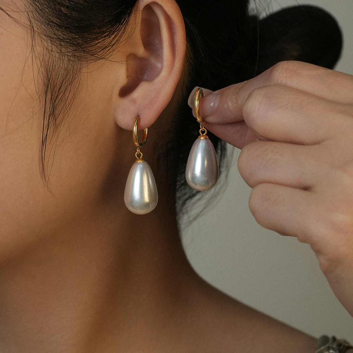 Classic Fashion temperament Drop Pearl earrings Personality design artistic earrings for women