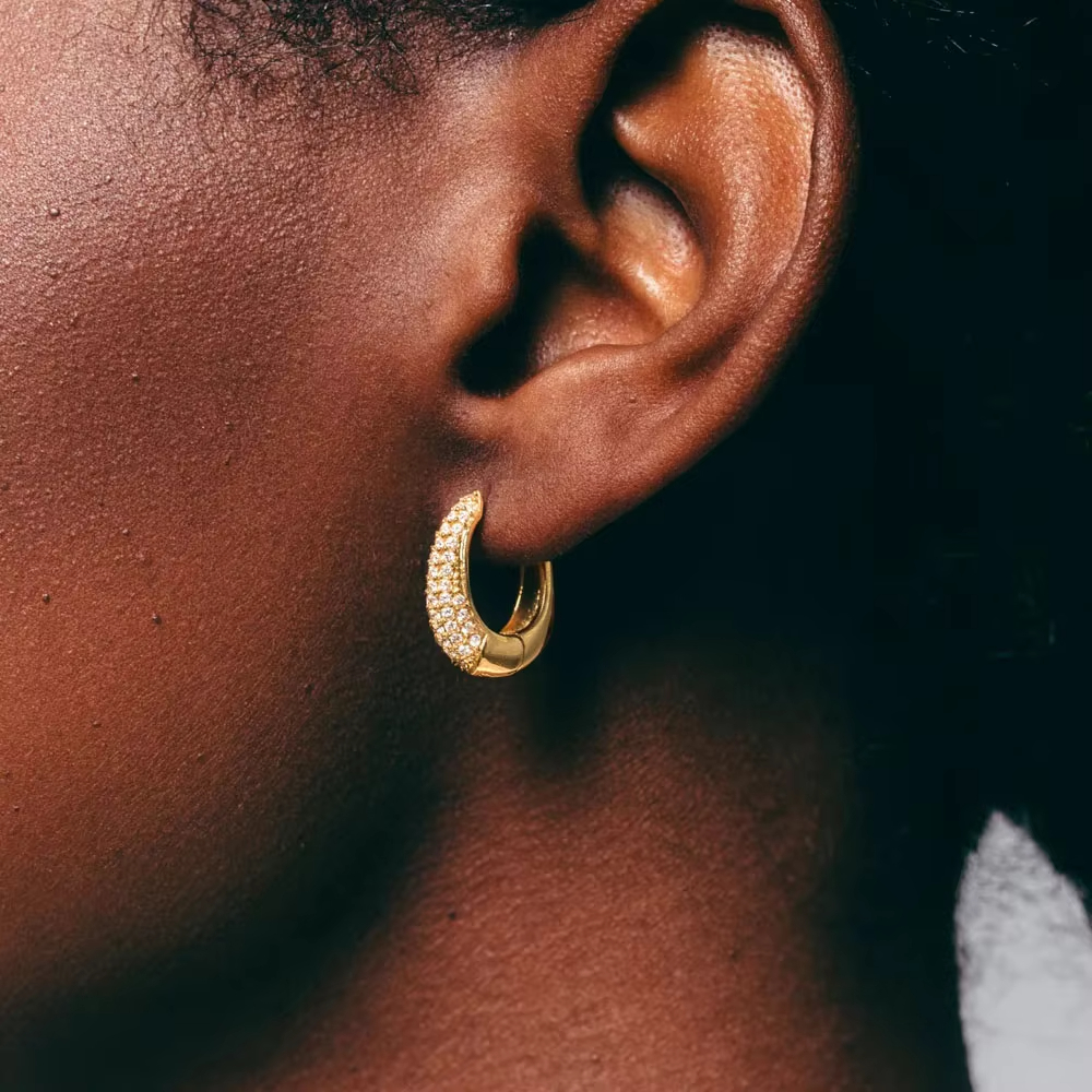 Custom Waterproof Tarnish Free Hypoallergenic Jewelry Custom 18k Gold Plated Stainless Steel Crystal Hoop Huggies Earrings