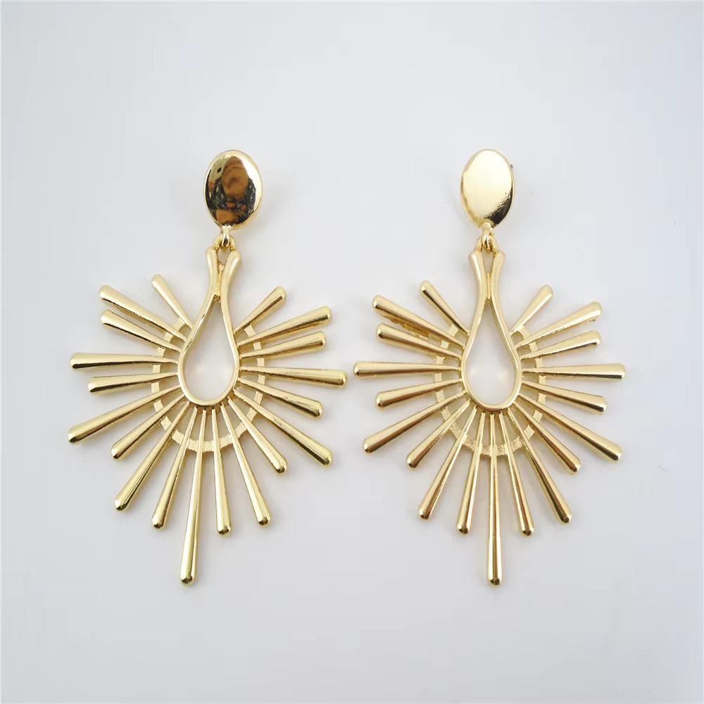 Customized Earring of Sun Dangle Earrings for Woman