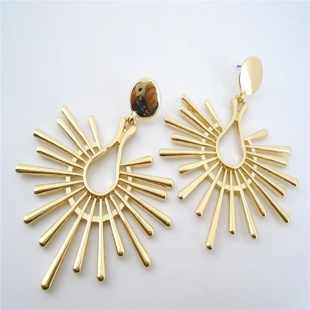 Customized Earring of Sun Dangle Earrings for Woman