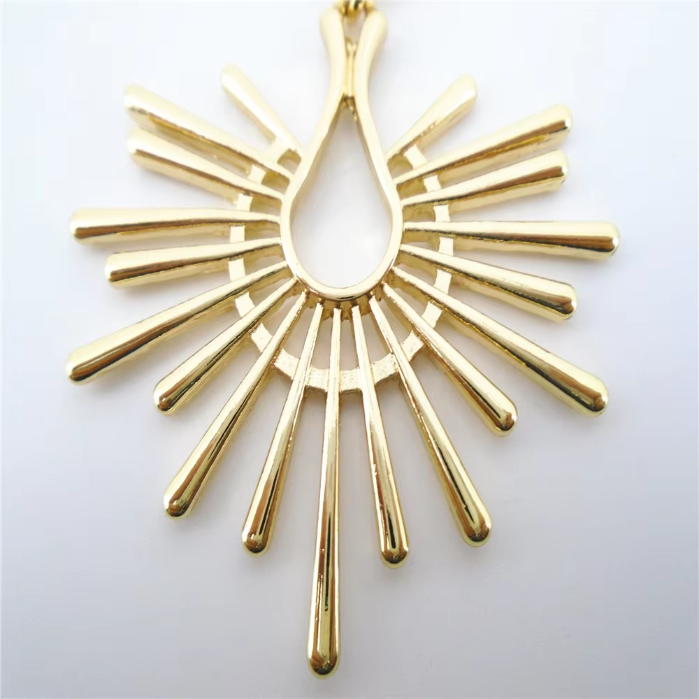 Customized Earring of Sun Dangle Earrings for Woman