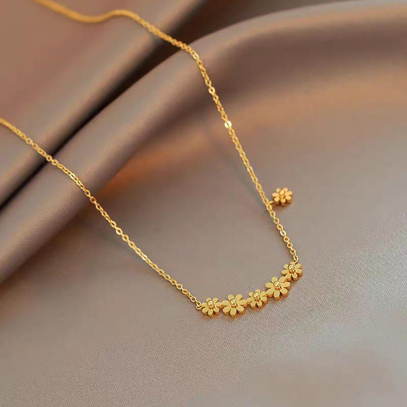 Dainty Gold Daisy Flower Charm Necklace – Adjustable Chain Floral Jewelry for Women