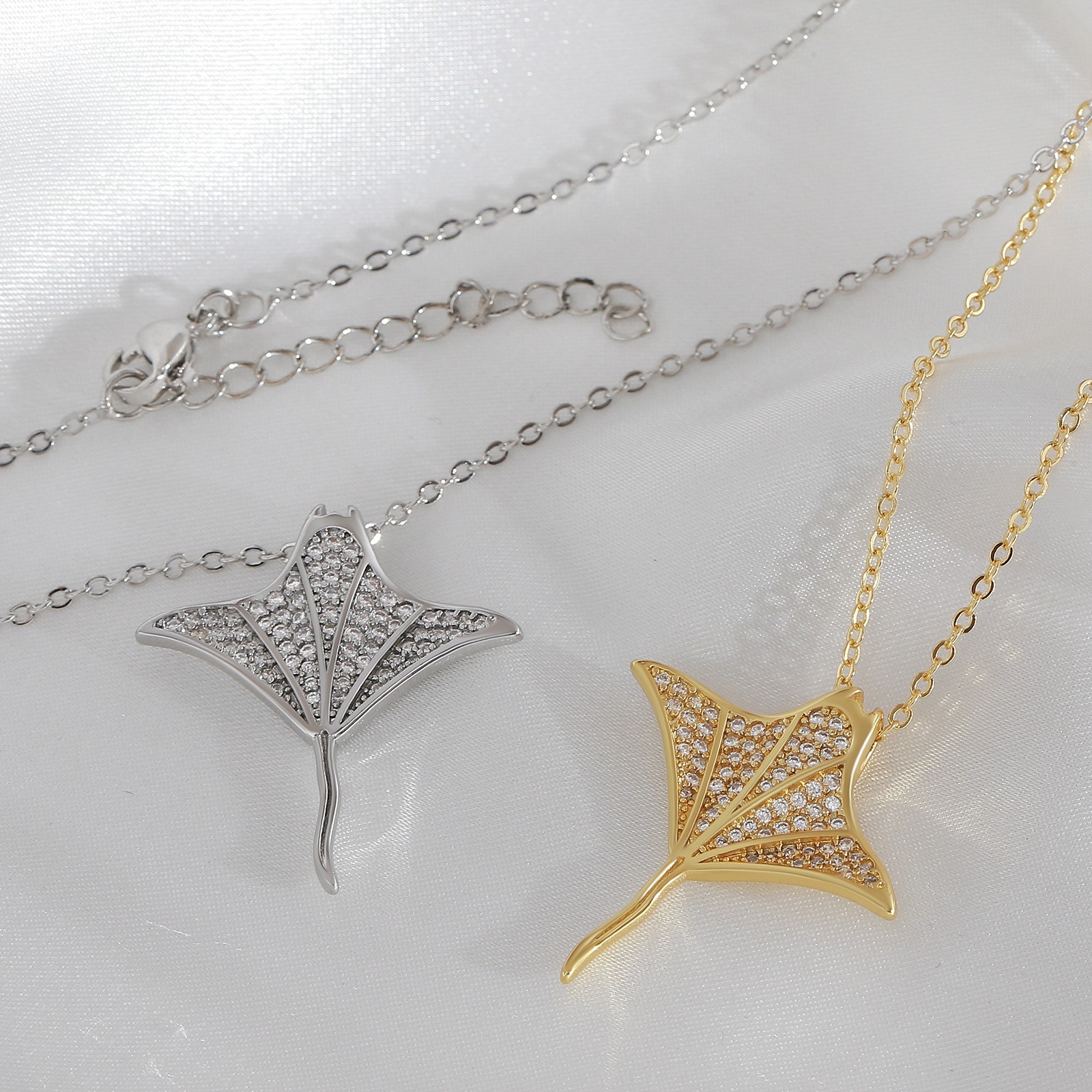 Dainty Stingray Pendant Necklace for Women Gold Silver Crystal Pavé Fish Tail Necklace