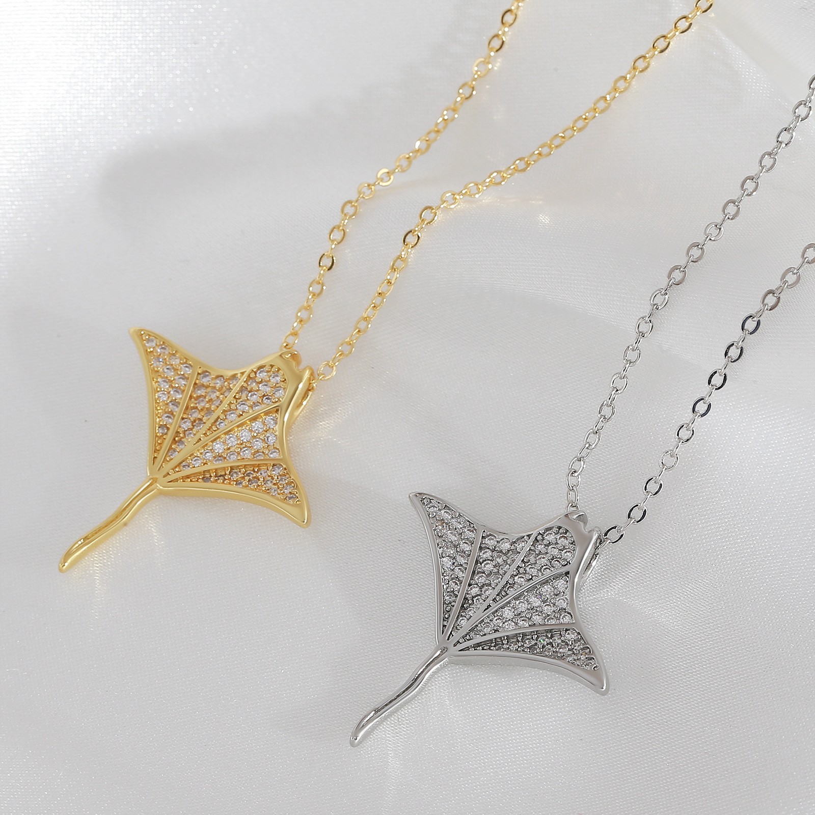 Dainty Stingray Pendant Necklace for Women Gold Silver Crystal Pavé Fish Tail Necklace