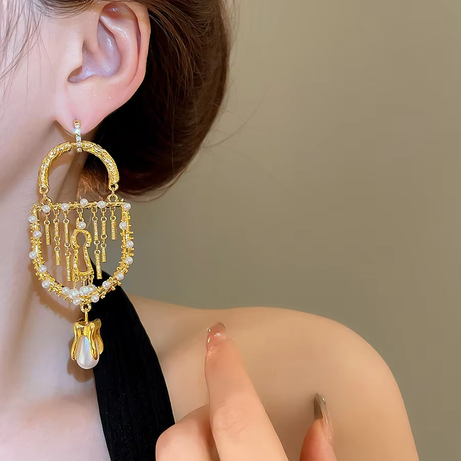 Diamond studded Pearl Tassel Earrings Vintage Luxury Earrings Temperament Versatile Earrings