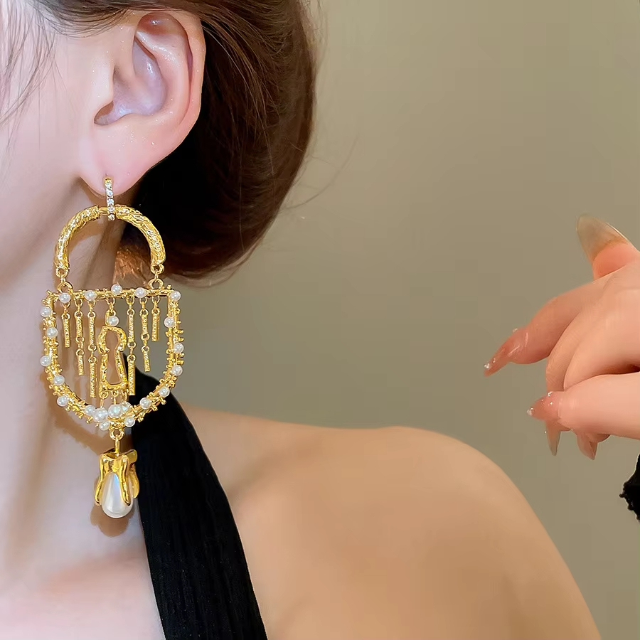 Diamond studded Pearl Tassel Earrings Vintage Luxury Earrings Temperament Versatile Earrings