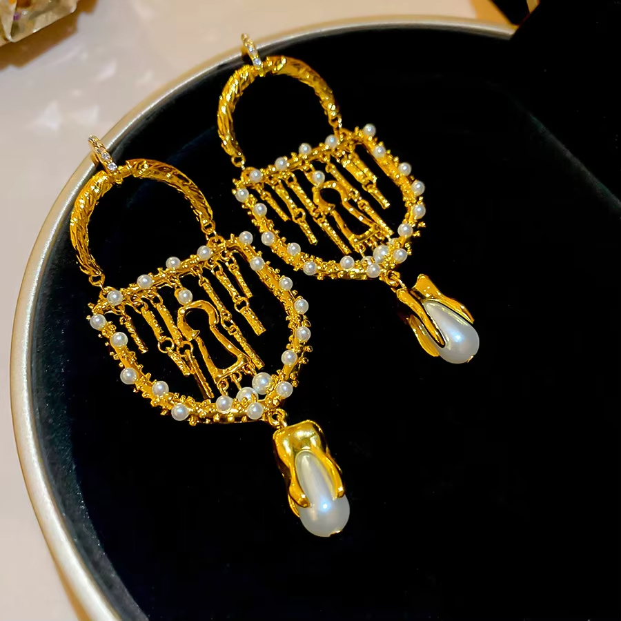Diamond studded Pearl Tassel Earrings Vintage Luxury Earrings Temperament Versatile Earrings