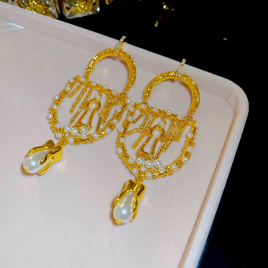 Diamond studded Pearl Tassel Earrings Vintage Luxury Earrings Temperament Versatile Earrings