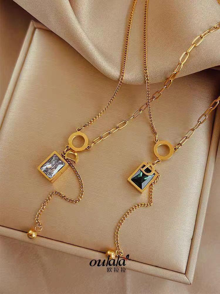 Dual Gemstone Pendant Necklace – Adjustable Gold Chain with Square Black & White Crystals
