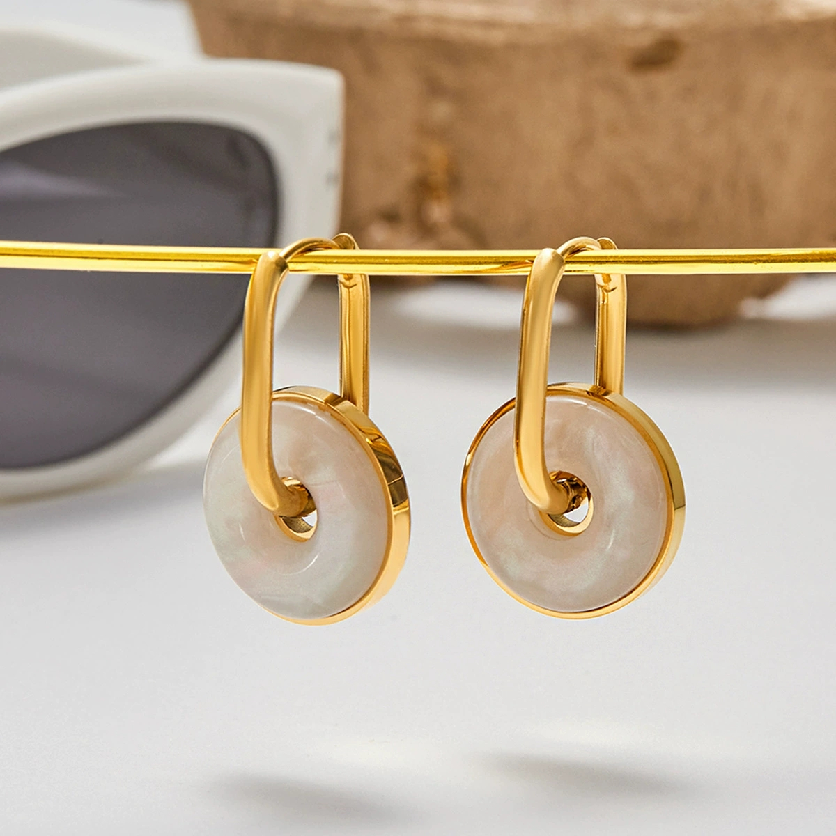 European and American stainless steel earrings with a luxurious and high-end feel