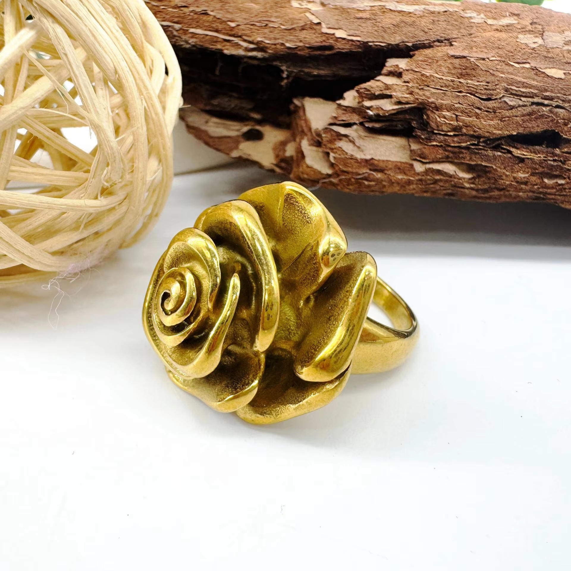 Elegant 18K Gold Plated Stainless Steel Large Rose Flower Ring – Romantic Waterproof Vintage Blossom Statement Jewelry