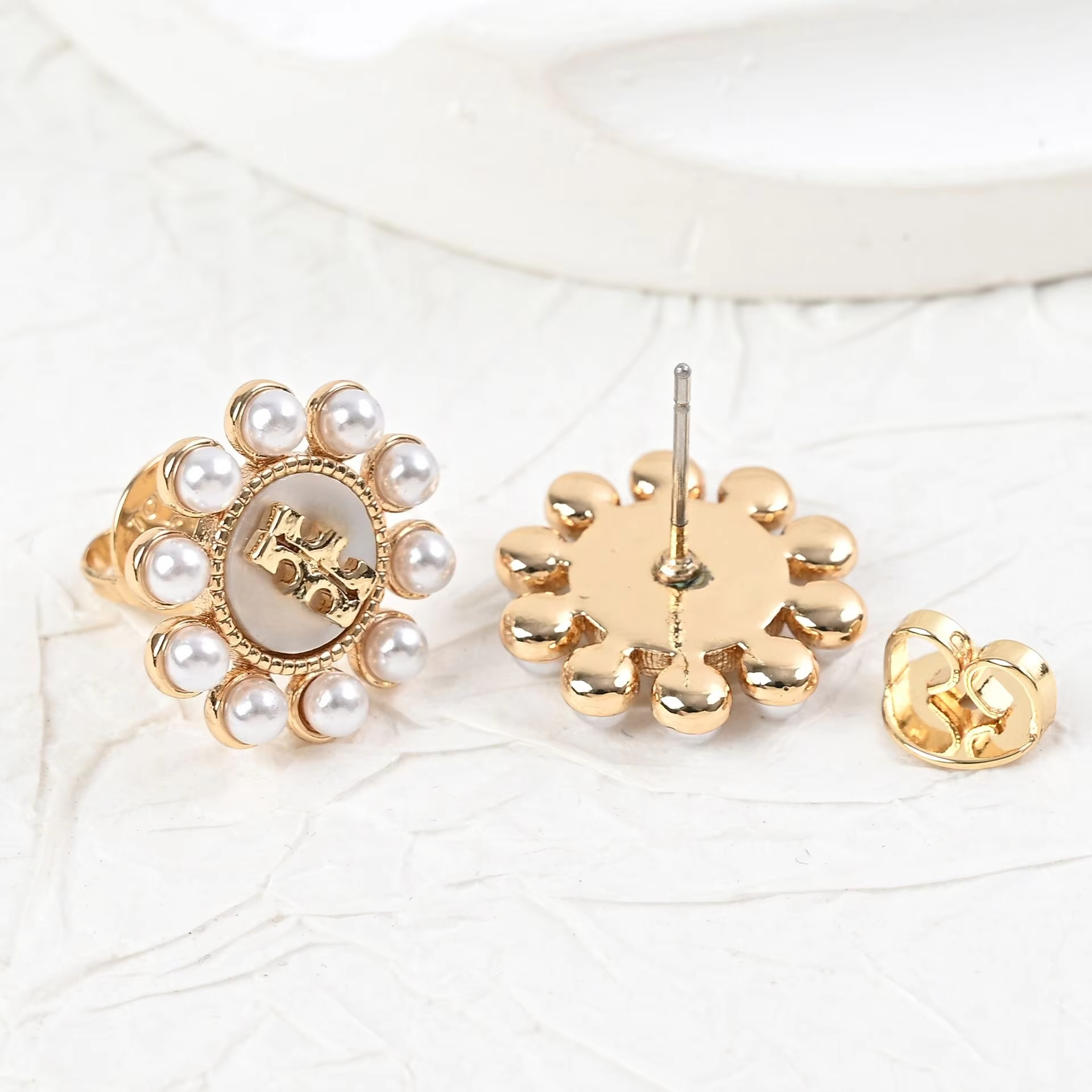 Elegant CZ Paved Cross Stud Earrings for Women Gold Tone Fashion Earrings for Daily Wear Wedding Party Jewelry Gift