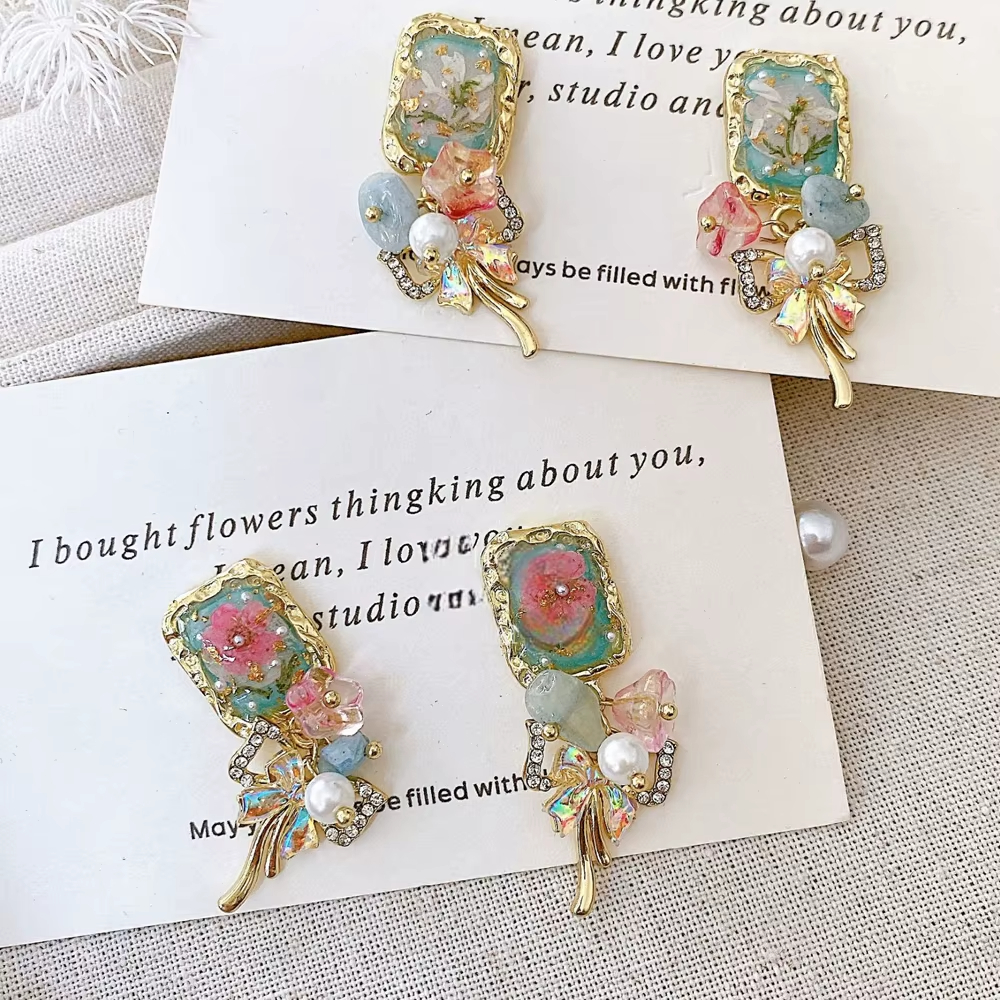 Elegant Delicate Gold Plated Vintage-style Oil Painting Frame Real Flower Stud Earrings for Women Jewelry Fine Stud Earring