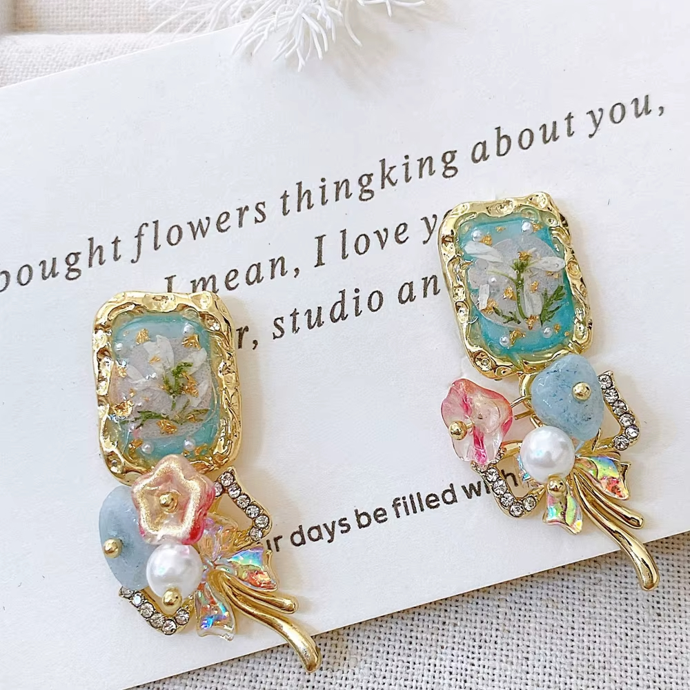 Elegant Delicate Gold Plated Vintage-style Oil Painting Frame Real Flower Stud Earrings for Women Jewelry Fine Stud Earring