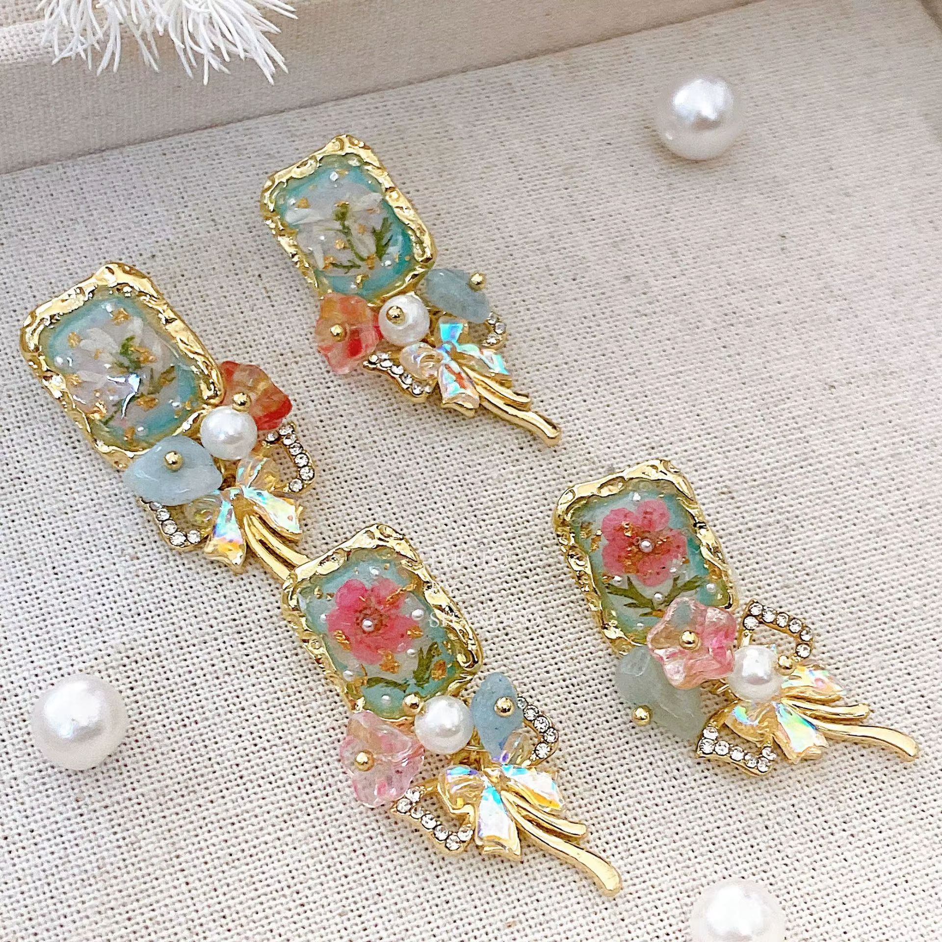 Elegant Delicate Gold Plated Vintage-style Oil Painting Frame Real Flower Stud Earrings for Women Jewelry Fine Stud Earring