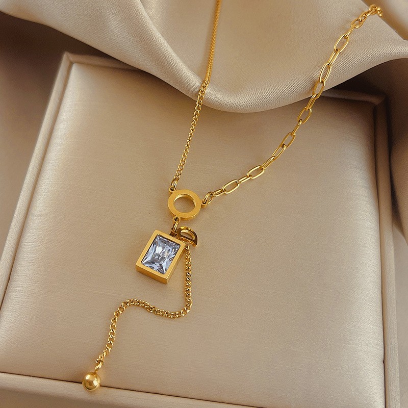 Elegant Teardrop Green Jade Pendant Necklace – Minimalist Gold Chain Jewelry for Women with Natural Stone Charm