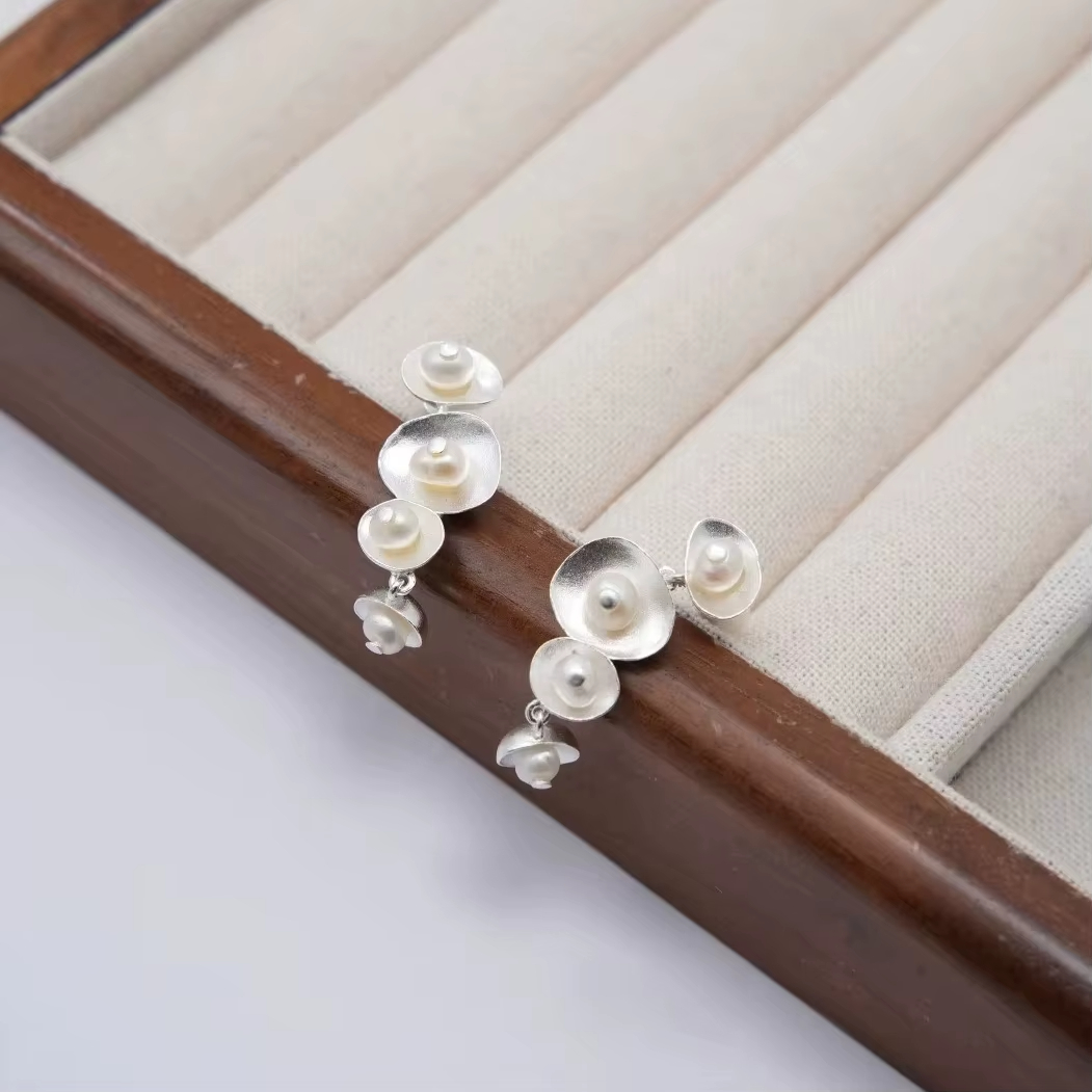 Elegant Women Accessories Jewelry Fresh Water Pearls Earrings Hypoallergenic Earrings Unique Floral Earrings Women