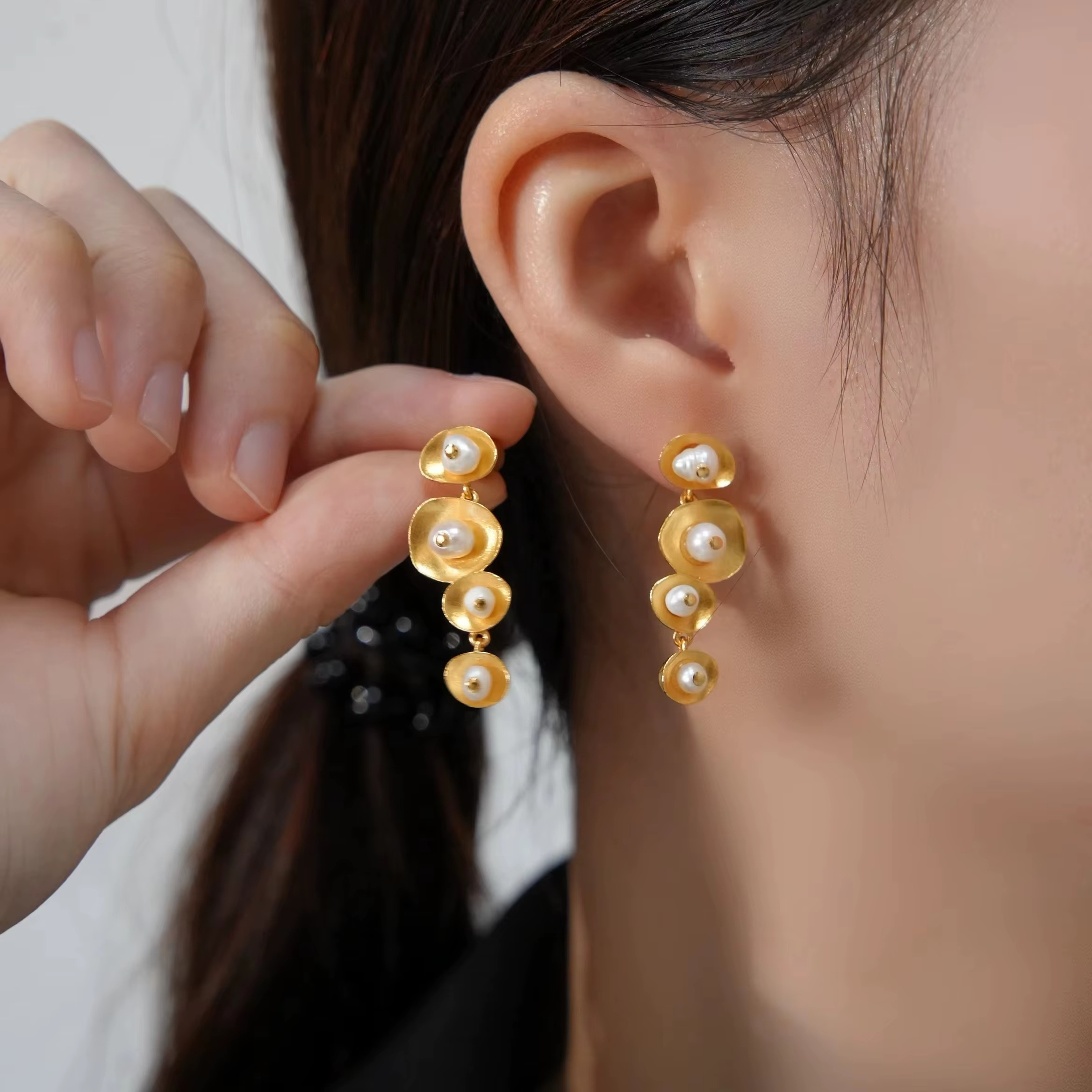 Elegant Women Accessories Jewelry Fresh Water Pearls Earrings Hypoallergenic Earrings Unique Floral Earrings Women