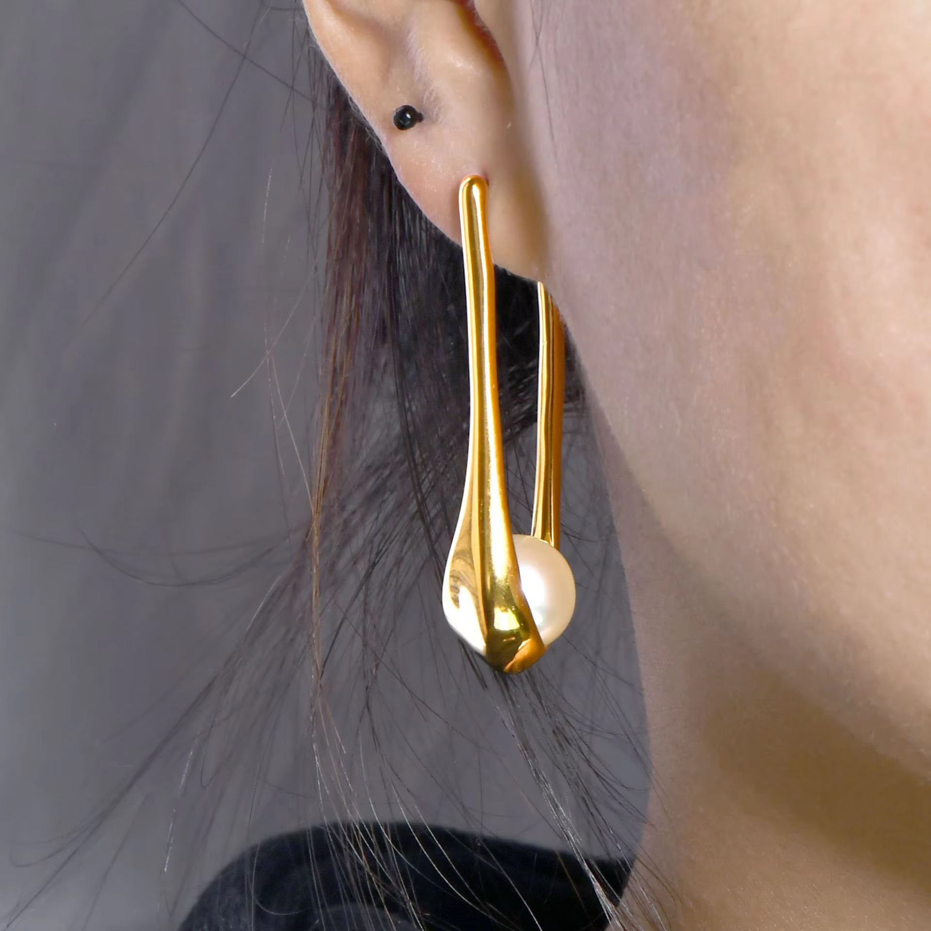 European American Stainless Steel Gold-color Plated Bezel Set Advanced Sense Niche Pearl Women's Butterfly Shape Trendy Earrings