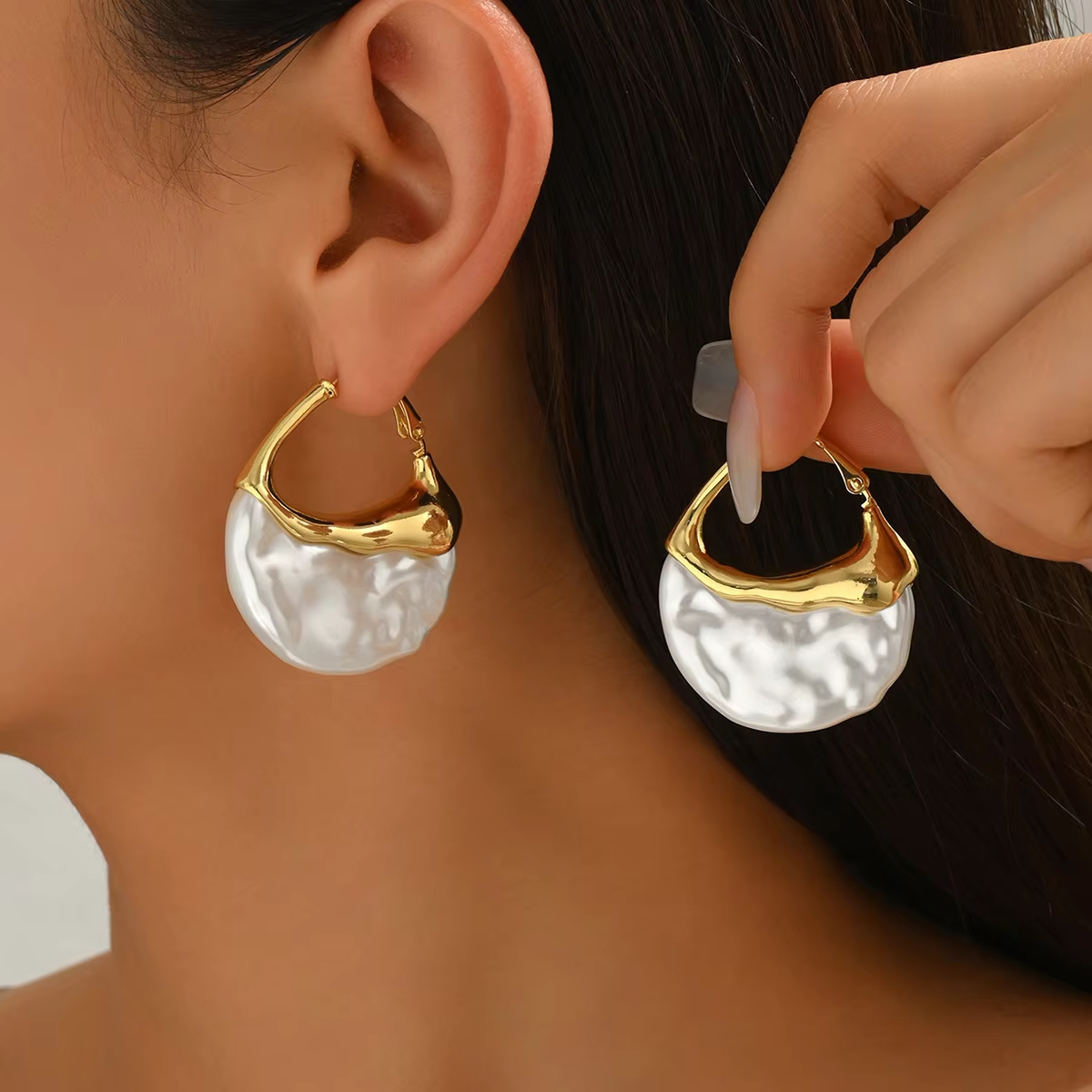 European American Style Versatile Elegant Gold Plated Imitation Pearl Butterfly Stud Earrings High-End Luxury Fashion Jewelry
