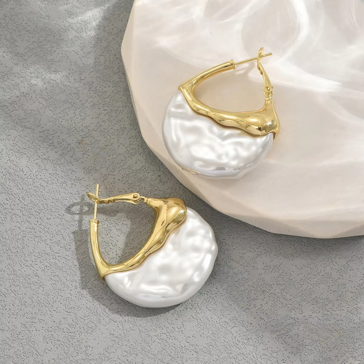 European American Style Versatile Elegant Gold Plated Imitation Pearl Butterfly Stud Earrings High-End Luxury Fashion Jewelry