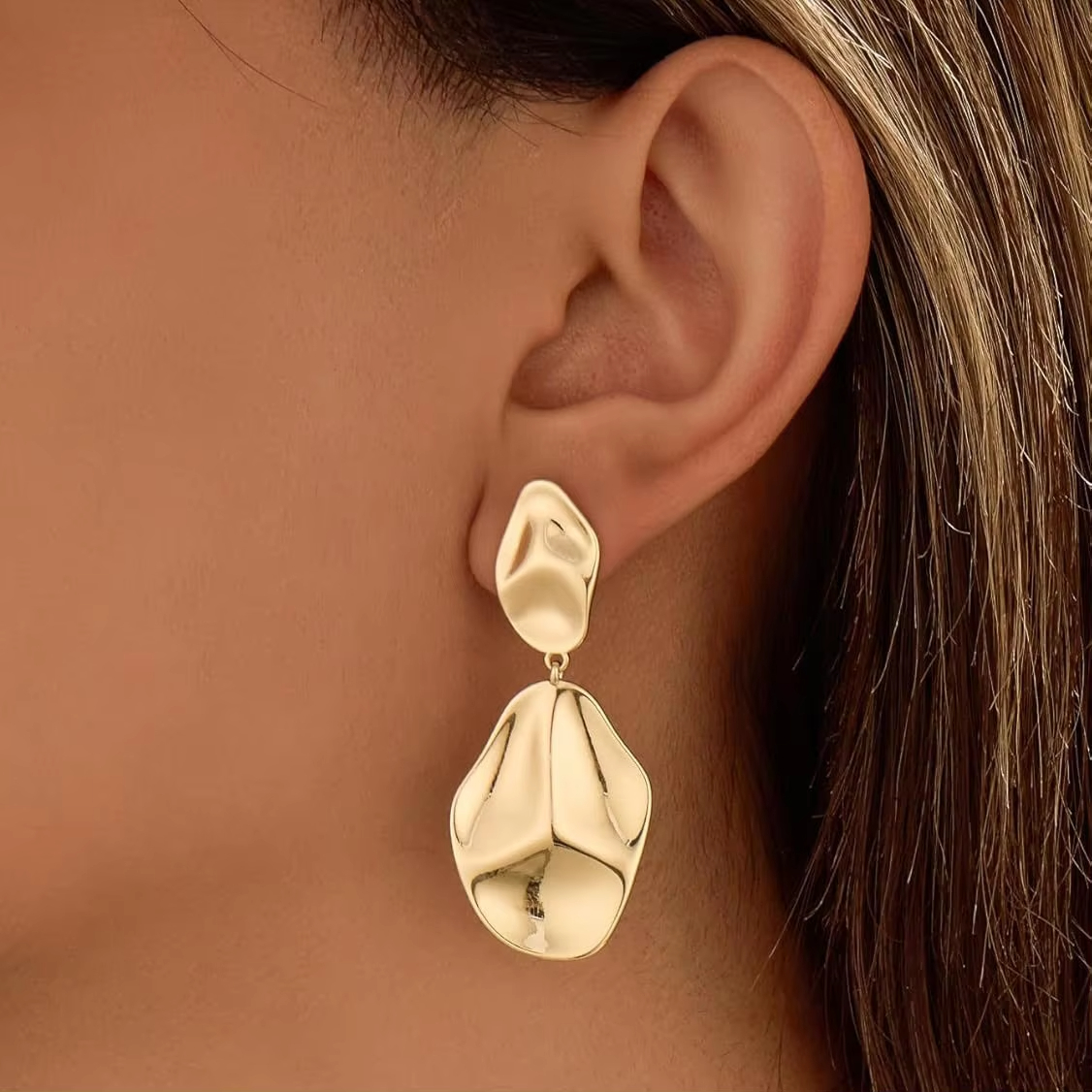 European and American Popular Fashion Versatile Personality Irregular Earrings Recommended for Women's Daily Use