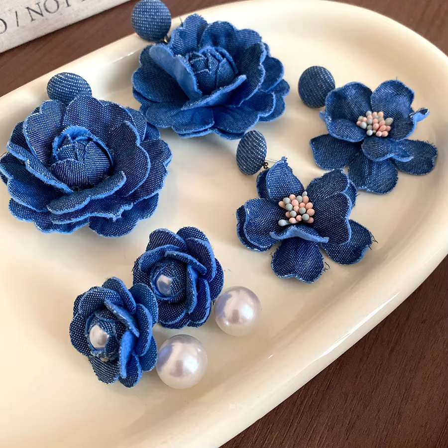 Fabric Flower Pearl Earrings Fashionable and Versatile Retro Style Earrings Design Exaggerated Earrings