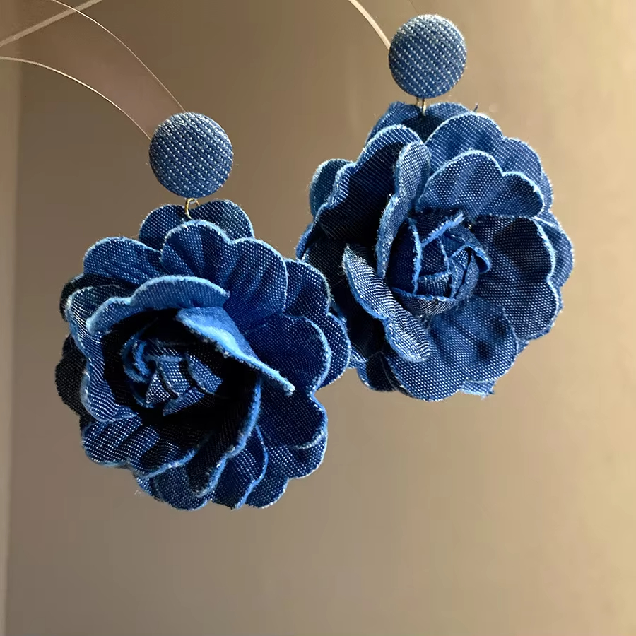 Fabric Flower Pearl Earrings Fashionable and Versatile Retro Style Earrings Design Exaggerated Earrings