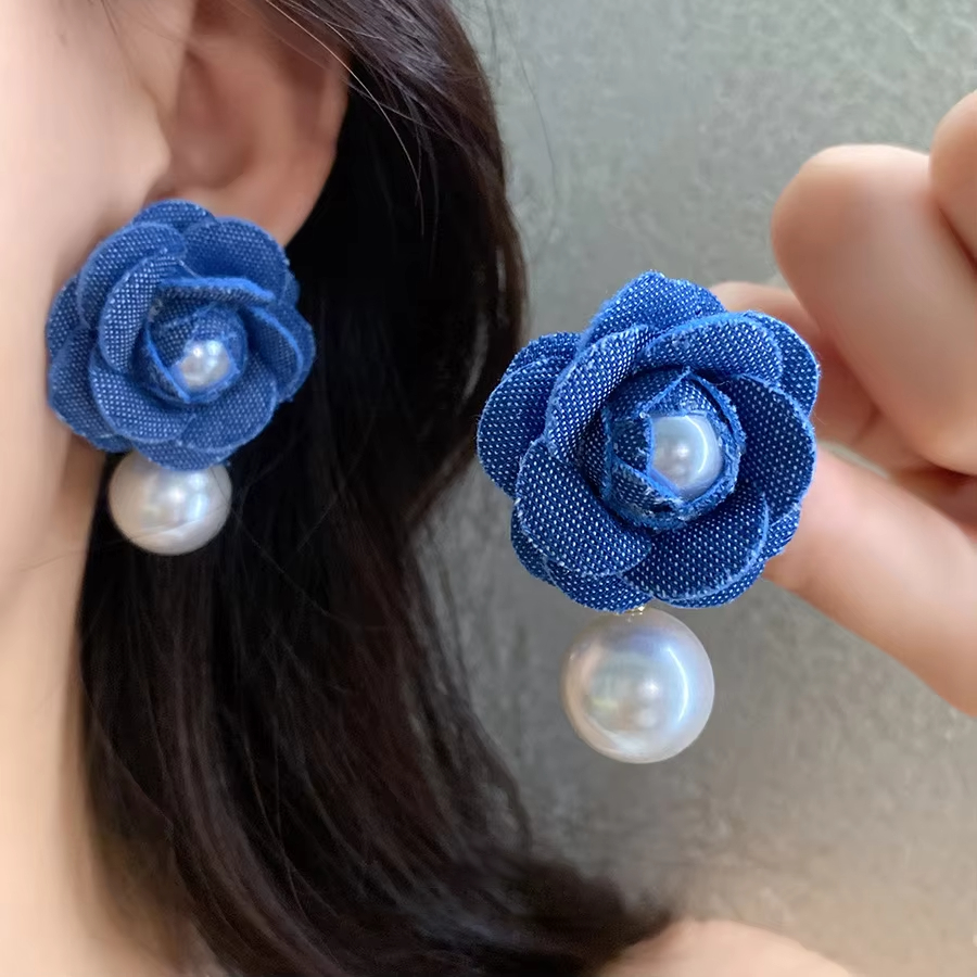 Fabric Flower Pearl Earrings Fashionable and Versatile Retro Style Earrings Design Exaggerated Earrings