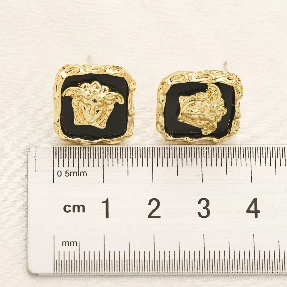 Fashion Designer Earring 18K Gold Plated Designer Jewelry Earrings V Stud Earrings for Women for Girl