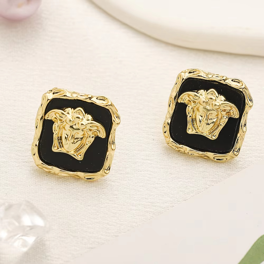 Fashion Designer Earring 18K Gold Plated Designer Jewelry Earrings V Stud Earrings for Women for Girl