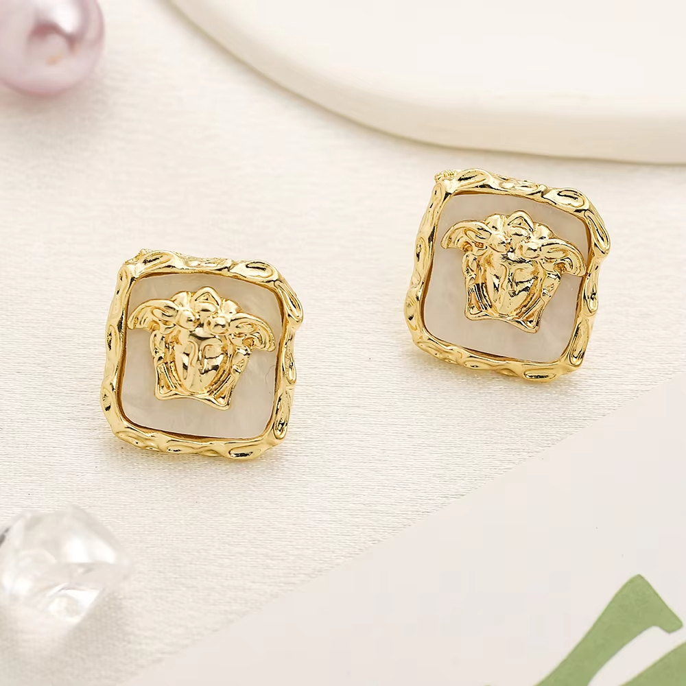 Fashion Designer Earring 18K Gold Plated Designer Jewelry Earrings V Stud Earrings for Women for Girl