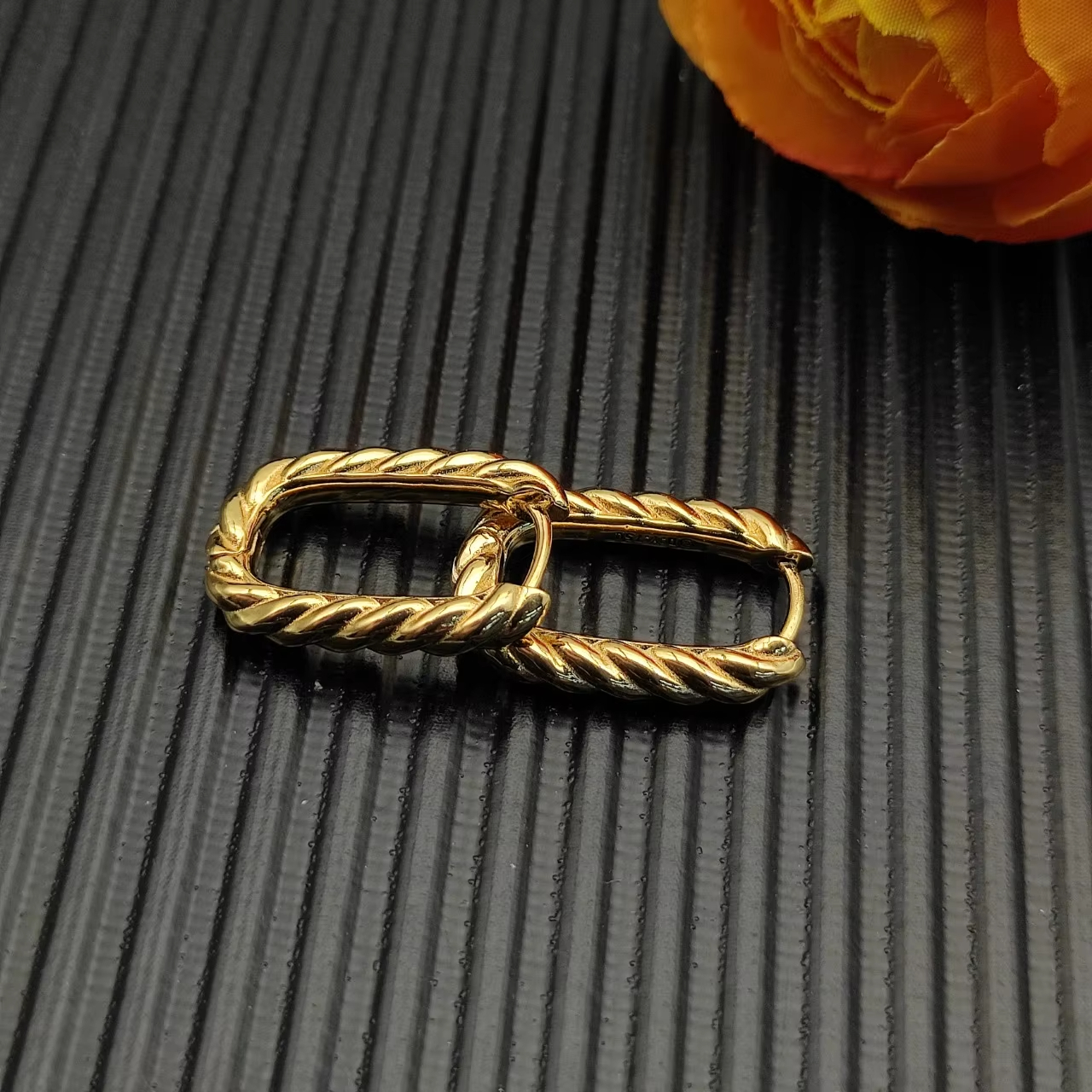 Fashion Fine 18K Gold Plated Statement Brand Twisted Earring Jewelry Women Men Luxury Diamond Designer Hoop Earrings