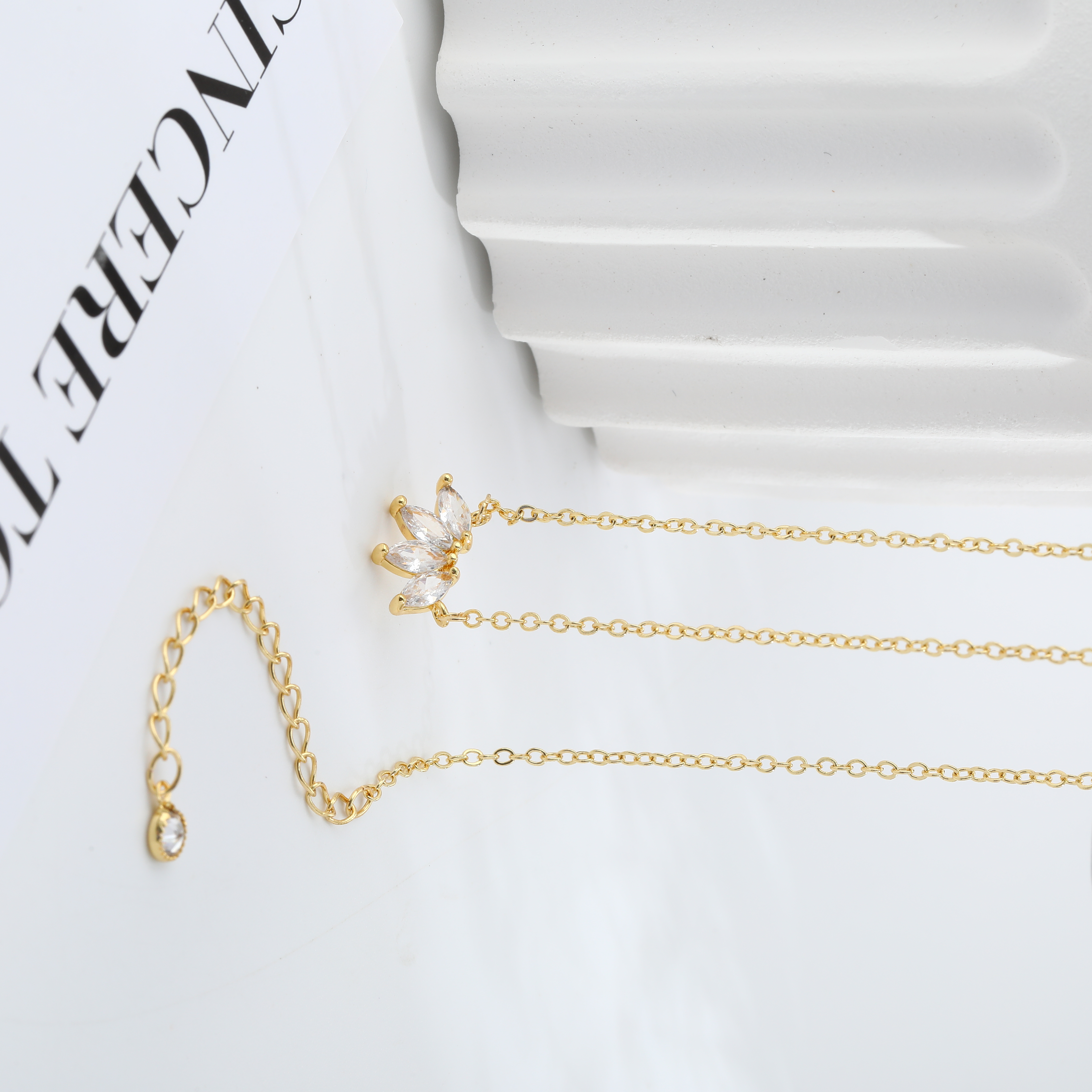 Fashion Golden Flower-shaped Zircon Necklace 42+5CM Brass Fine Jewelry Cubic Zirconia Pendant Necklace