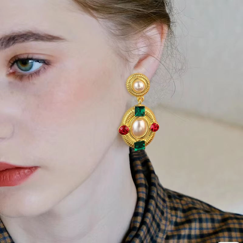 Fashionable Earrings - Gold-plated Earrings Inlaid with Zircon and Pearl, Versatile, Court-style French Retro Earrings