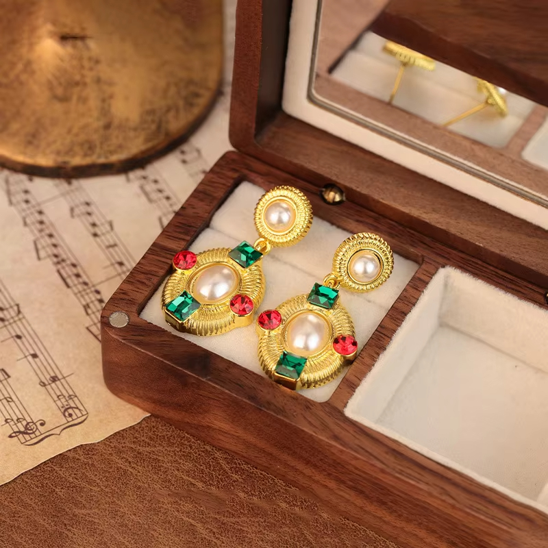 Fashionable Earrings - Gold-plated Earrings Inlaid with Zircon and Pearl, Versatile, Court-style French Retro Earrings