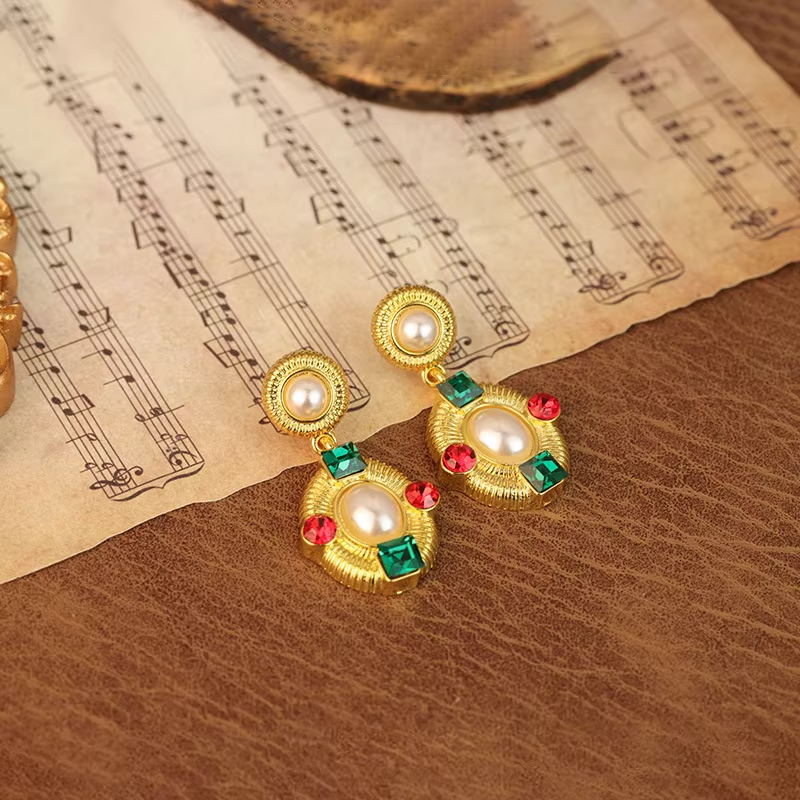 Fashionable Earrings - Gold-plated Earrings Inlaid with Zircon and Pearl, Versatile, Court-style French Retro Earrings