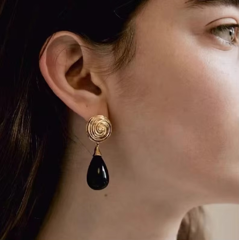 Fashionable Retro Spiral Earrings, Elegant and Versatile Earrings with Graceful Design