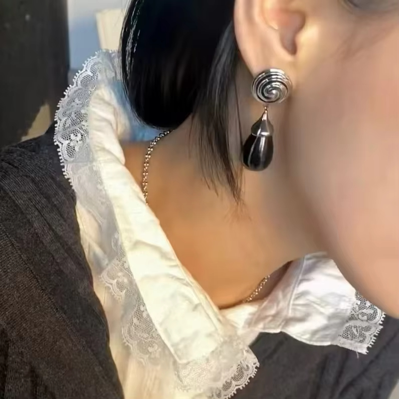 Fashionable Retro Spiral Earrings, Elegant and Versatile Earrings with Graceful Design