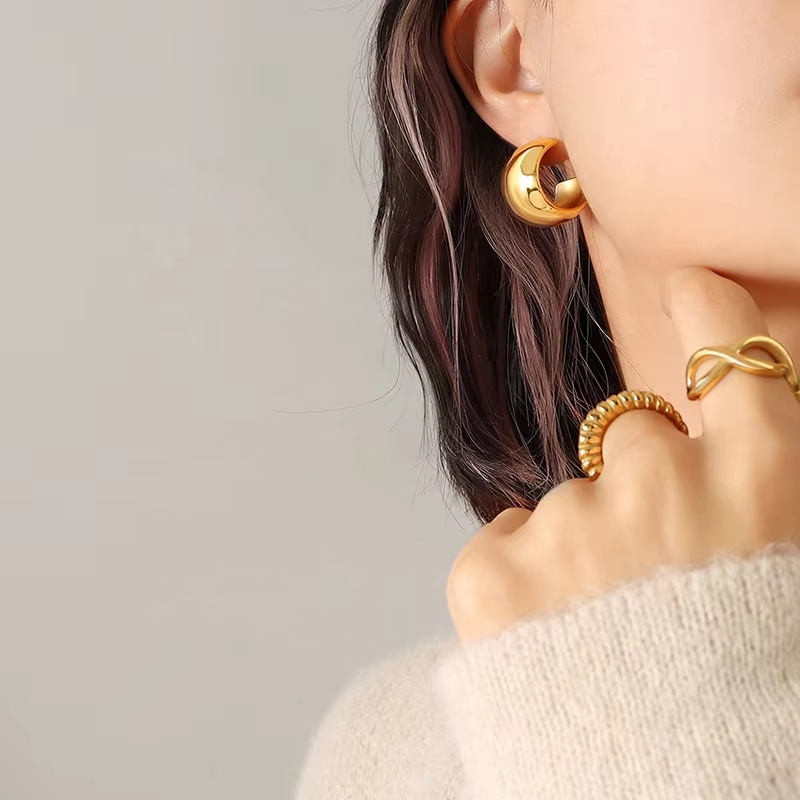 Fashionable and Luxurious Stainless Setel Smooth C-shaped Design Earrings with High-end and Romantic Jewelry