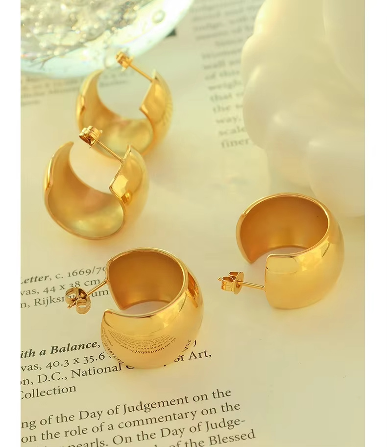 Fashionable and Luxurious Stainless Setel Smooth C-shaped Design Earrings with High-end and Romantic Jewelry