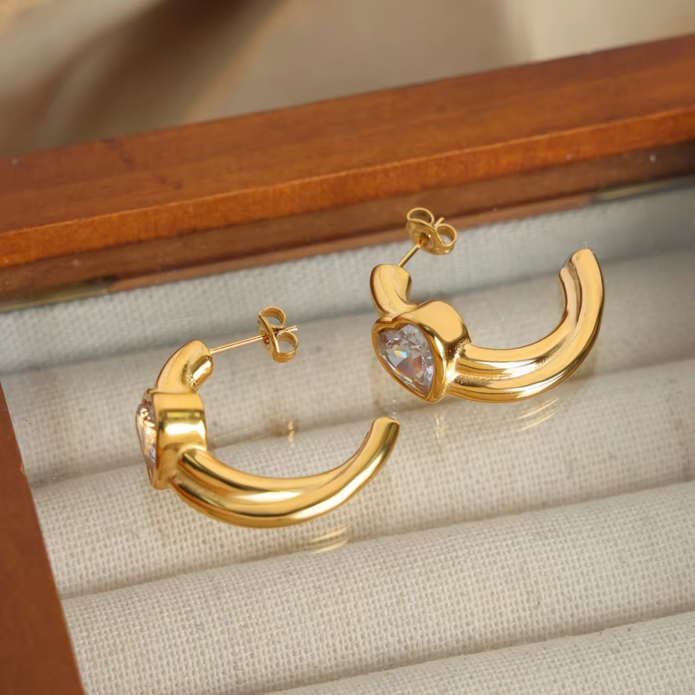 Fashionable and Luxurious Stainless Steel Heart-shaped Design with Zircon Earrings, High-end and Romantic Jewelry