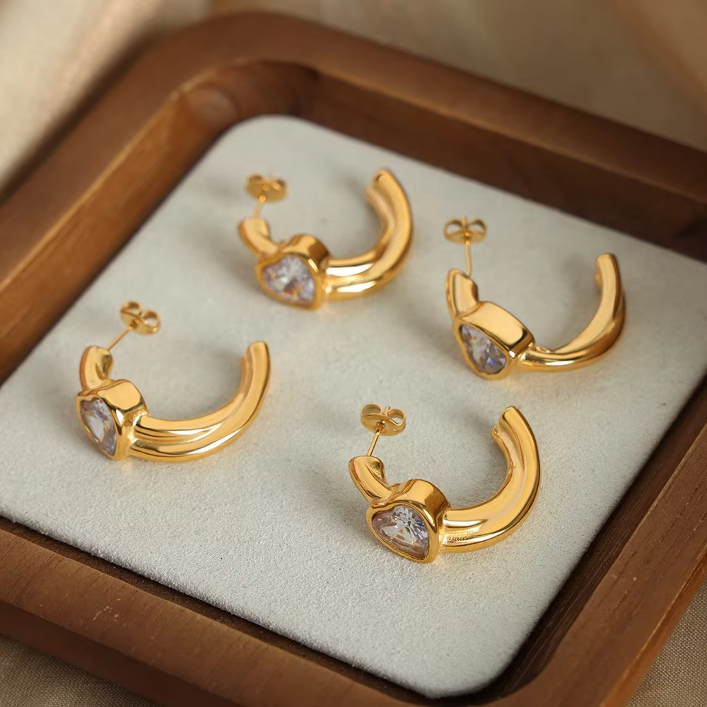 Fashionable and Luxurious Stainless Steel Heart-shaped Design with Zircon Earrings, High-end and Romantic Jewelry