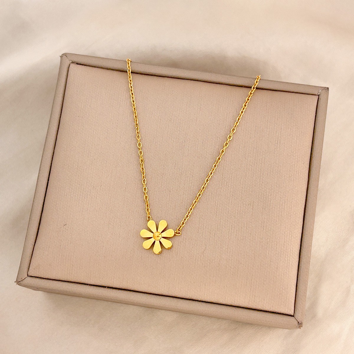 Minimalist Flower Pendant Necklace – Titanium Steel Dainty Chain Jewelry for Women