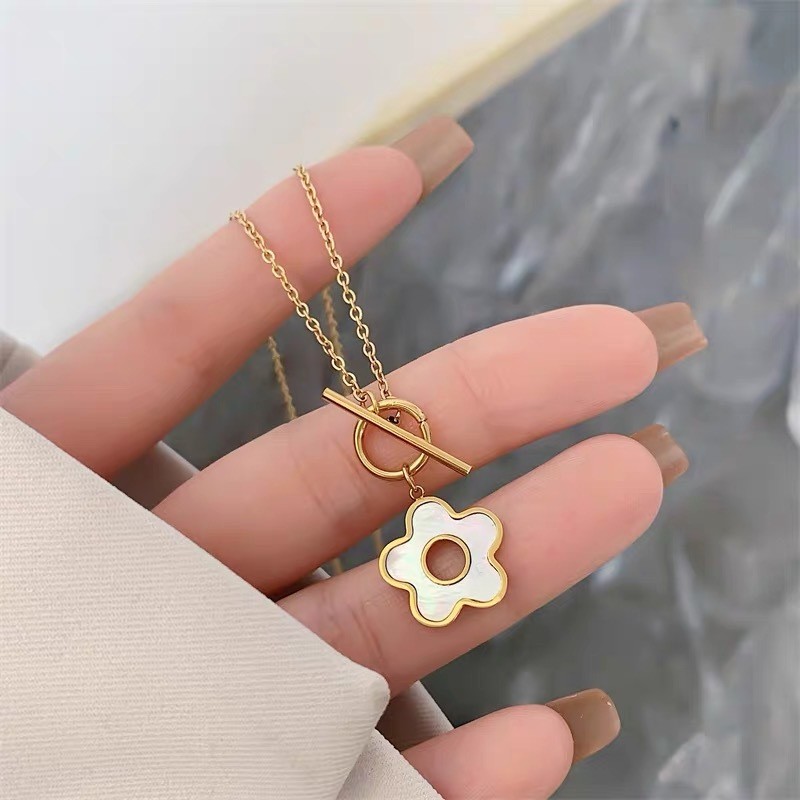 White Enamel Flower Pendant Necklace with Toggle Clasp – Titanium Steel Elegant Jewelry for Women