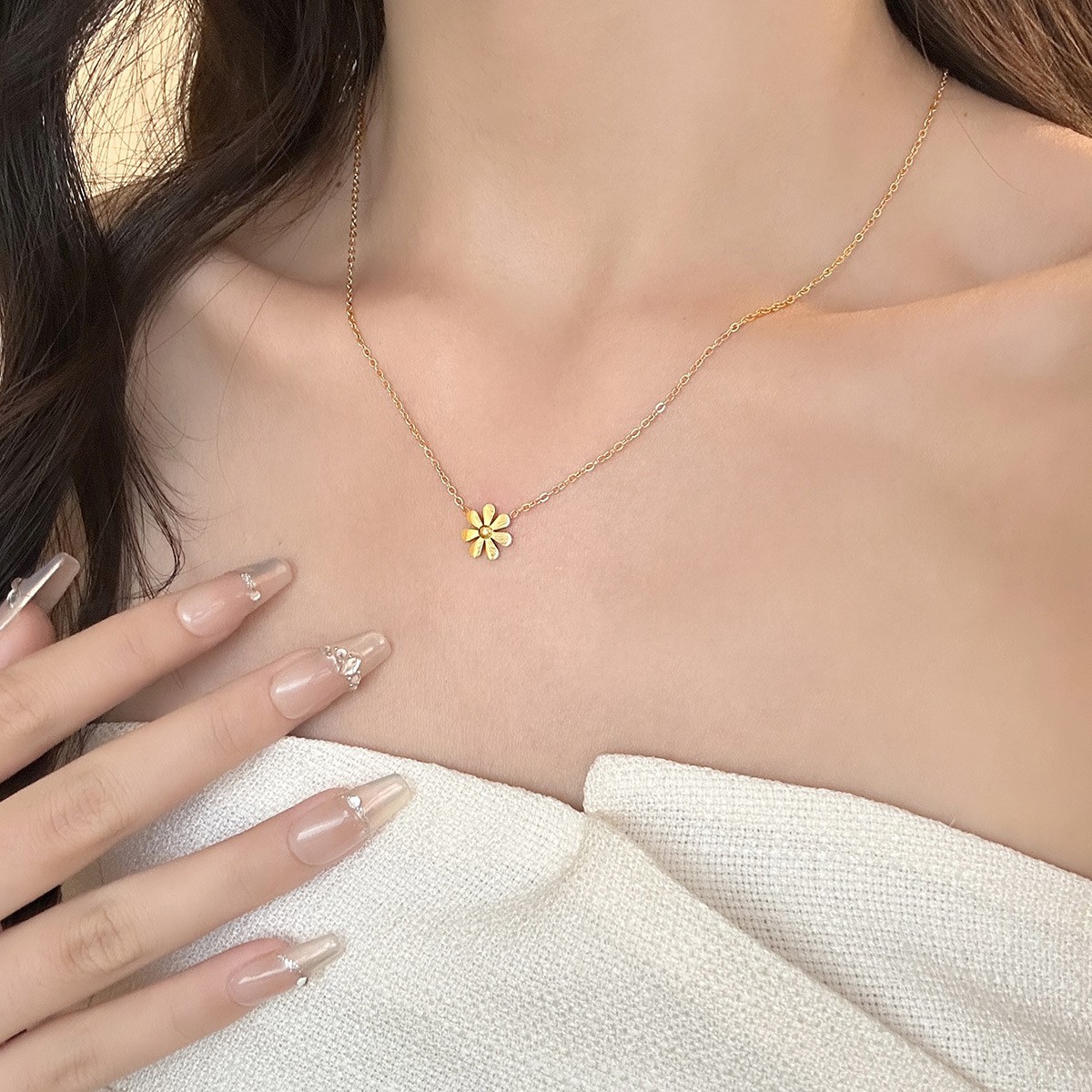 Minimalist Flower Pendant Necklace – Titanium Steel Dainty Chain Jewelry for Women