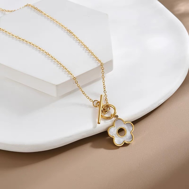 White Enamel Flower Pendant Necklace with Toggle Clasp – Titanium Steel Elegant Jewelry for Women