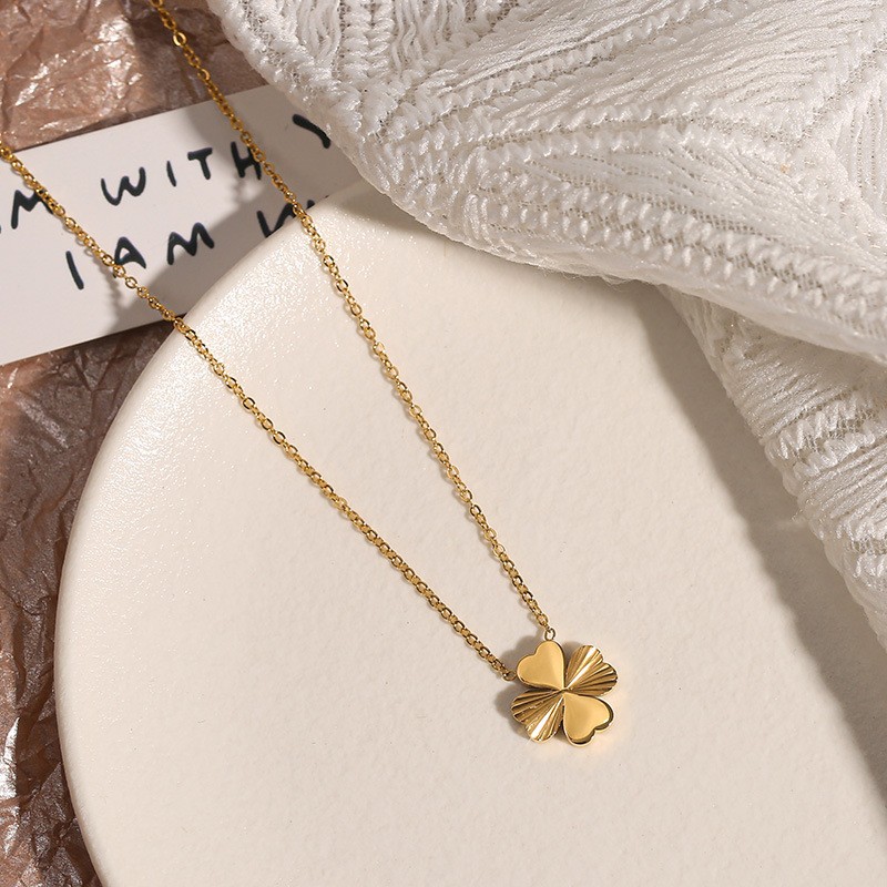 Four-Leaf Clover Pendant Necklace - Elegant Gold Lucky Charm Jewelry
