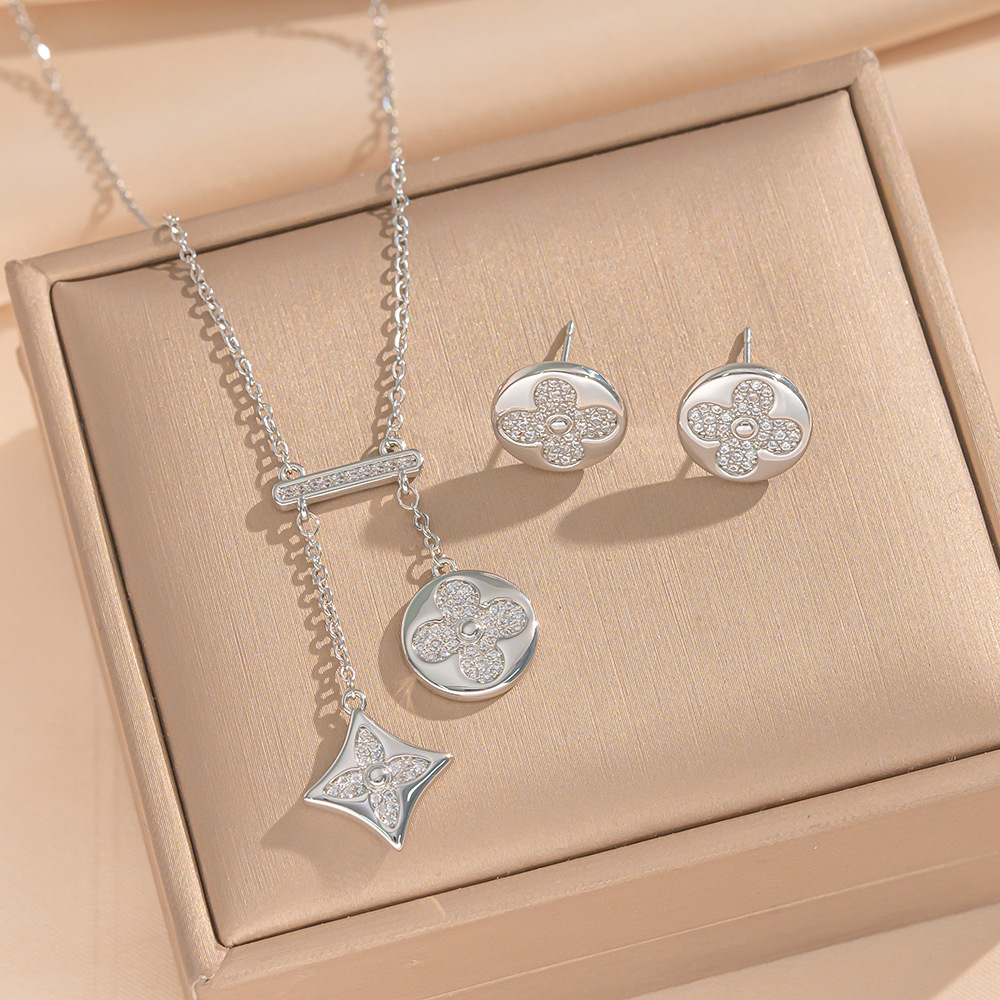 Stainless Steel Jewelry Clover Tassel Necklace Set Gold Silver Pendant Necklace Set Fashion Jewelry Necklace Bracelet Set