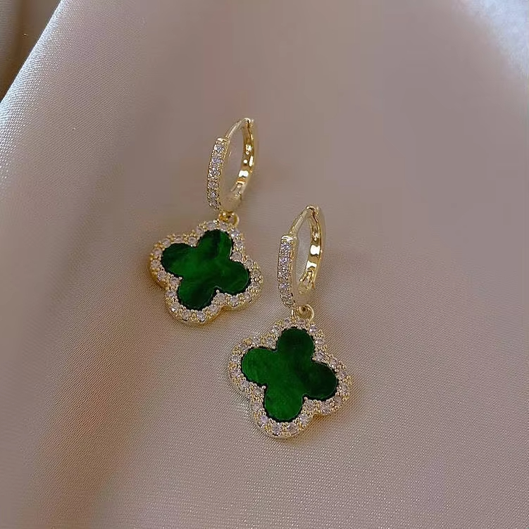 Four-leaf Clover Fashion Hoop Earrings 2023 Temperament Gold Earrings Women Retro Classy Earrings